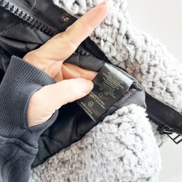 Blank NYC Long Sleeve Full Zip Sherpa Fleece Cropped Jacket Gray Medium - Picture 5 of 5